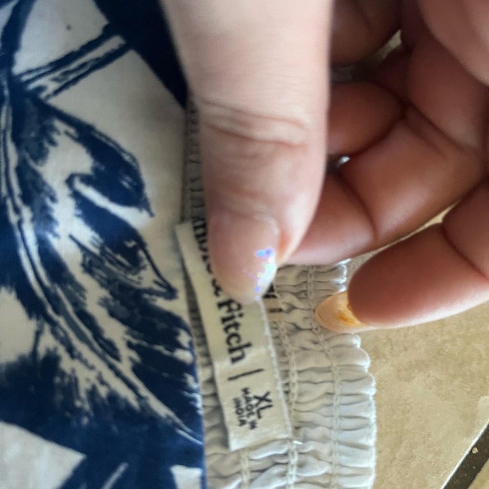 Blue and White Floral Crop Top Abercrombie - Picture 3 of 3